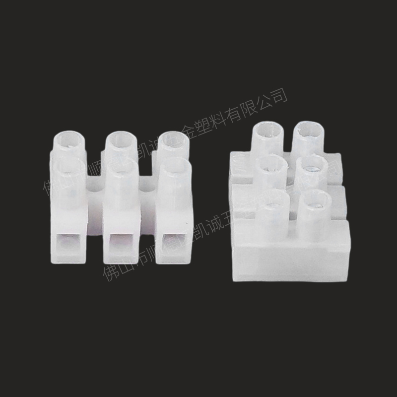 How can the reliability of mechanical connections be guaranteed in terminal blocks under frequent plugging and unplugging scenarios?